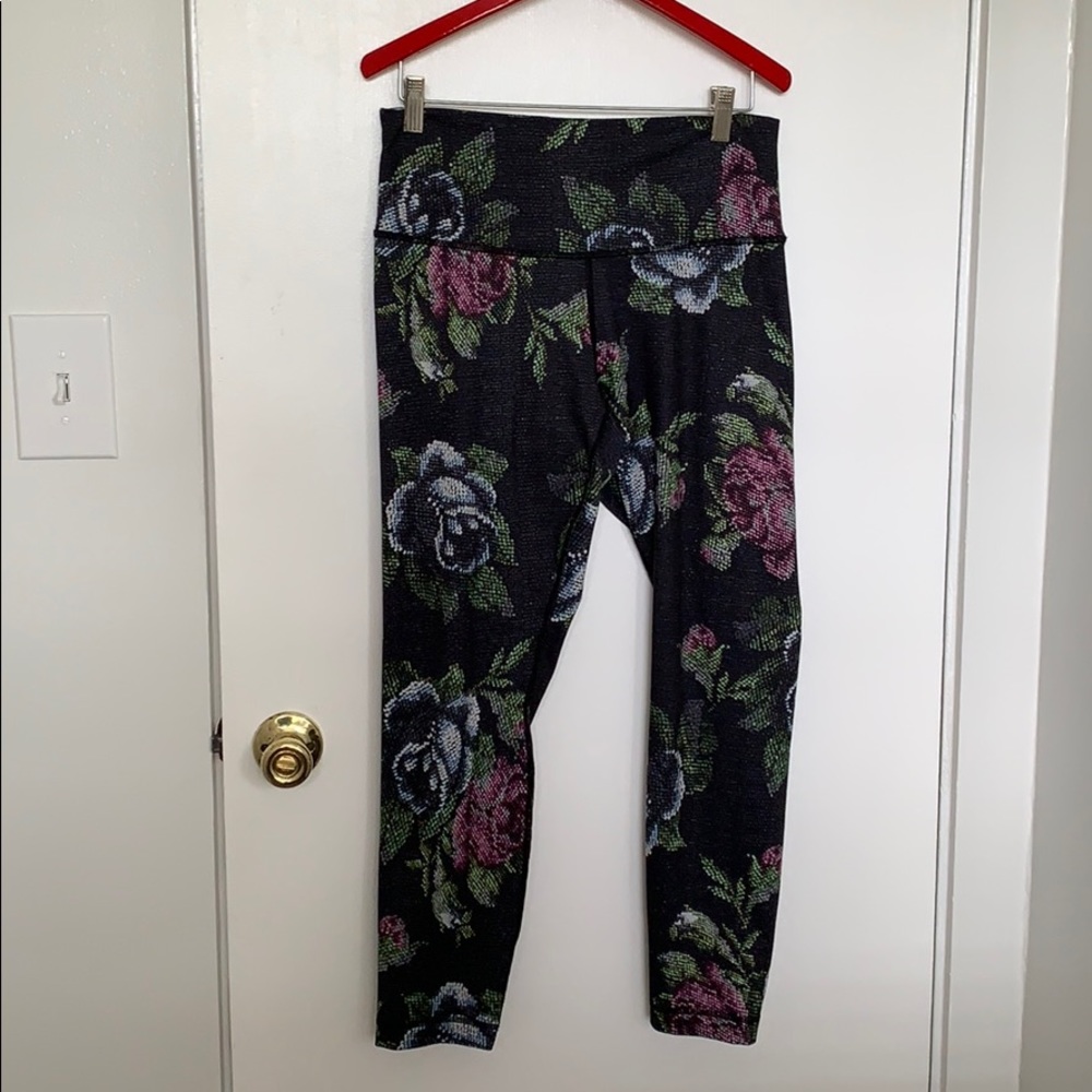Lululemon size 10 yoga pant 25” length